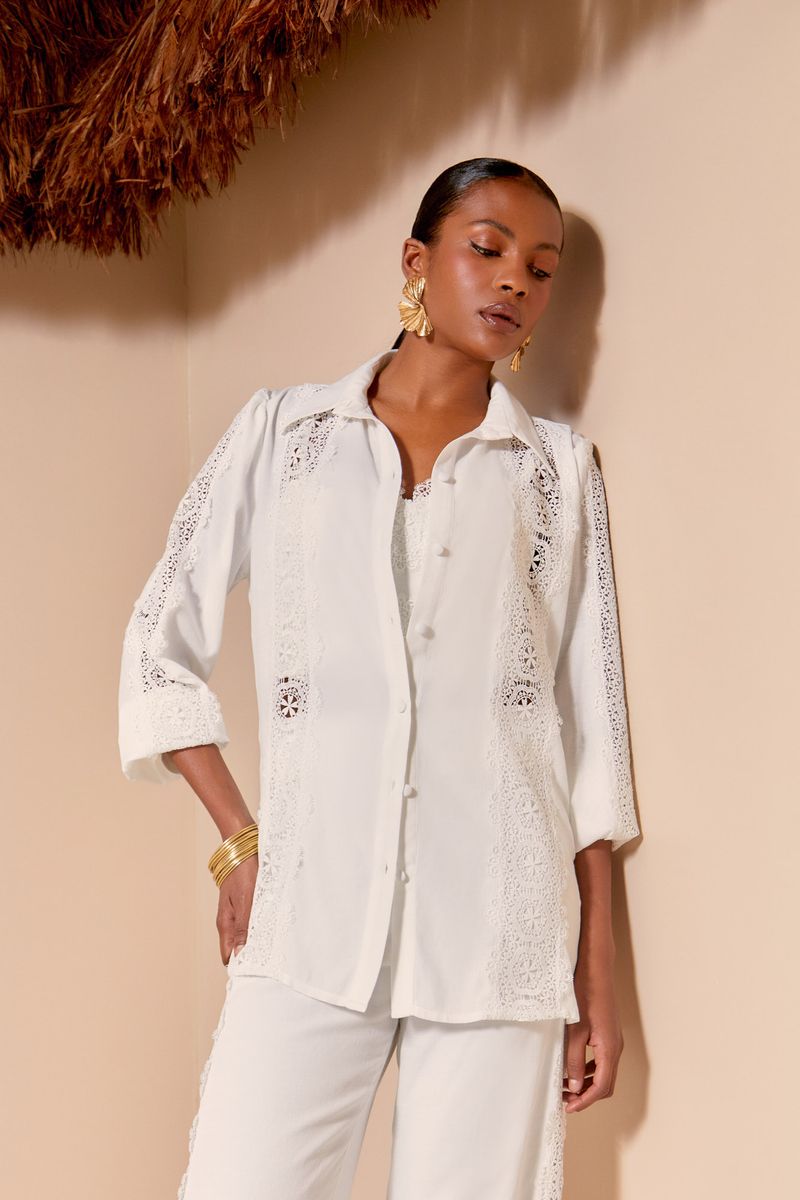 160079CM_024_2-CAMISA-DETALHE-APLICACAO-FLORAL