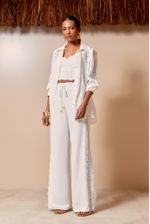 160079CM_024_3-CAMISA-DETALHE-APLICACAO-FLORAL