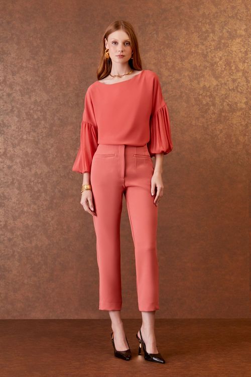 Calça Pregas Bolso Lateral