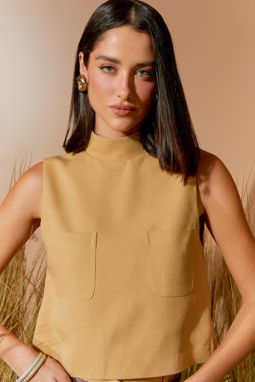 Blusa Gola Bolso Frente - Avelã